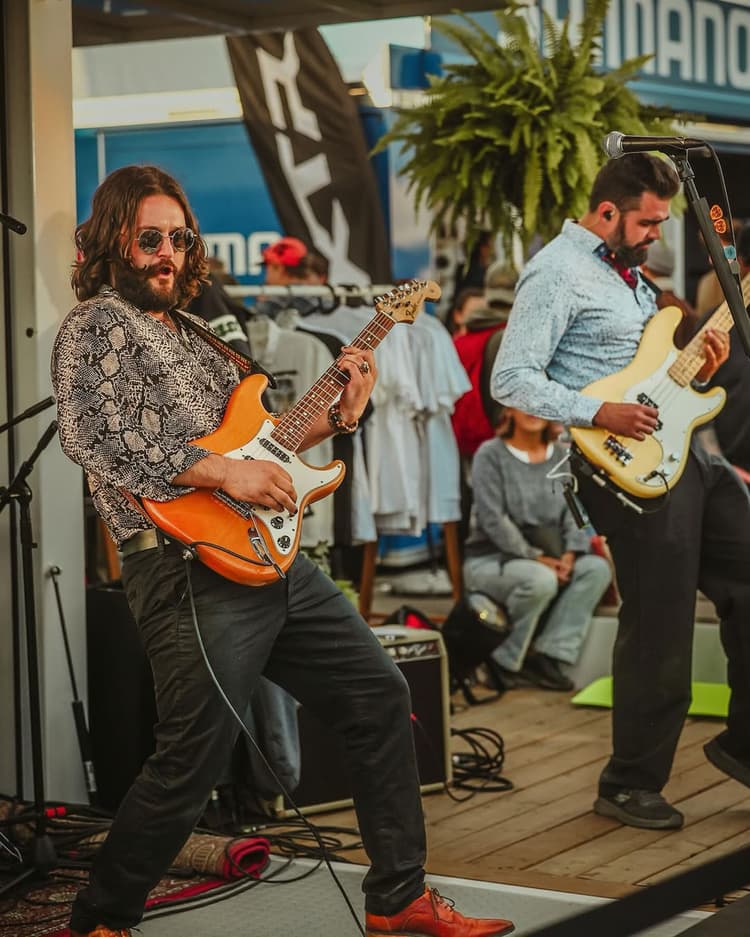 Moonlight Seekers performing live